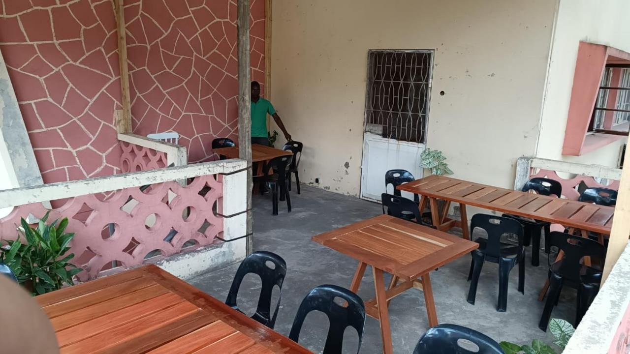 Ruby - Casa De Hospedes - Backpackers Nampula Kültér fotó